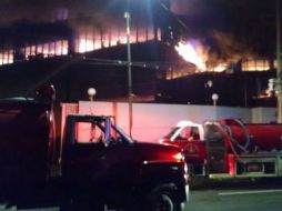 El jefe de Bomberos de Azcapotzalco señala que se sigue trabajando en la zona y no se han reportado lesionados. TWITTER / @Raul_Esquivel_C