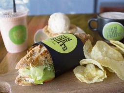 John and the fruits tiene como concepto la preparación de jugos, smoothies, smoothie bowls y paninis. ESPECIAL / Mal del Puerco