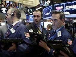 Cierran con ganancias impulsados por una subida del precio del petróleo en el mercado internacional. AP / ARCHIVO