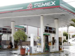 Pemex asegura que las gasolinas que se distribuyen en el Valle de México cumplen con las normas ambientales. EL INFORMADOR / ARCHIVO
