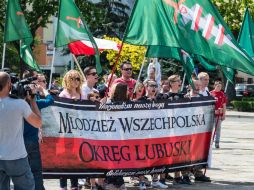 Bajo el lema 'Estamos y seguiremos estando en Europa', la marcha se produce días después del 12 aniversario de Polonia en la UE. EFE / P. Pleul