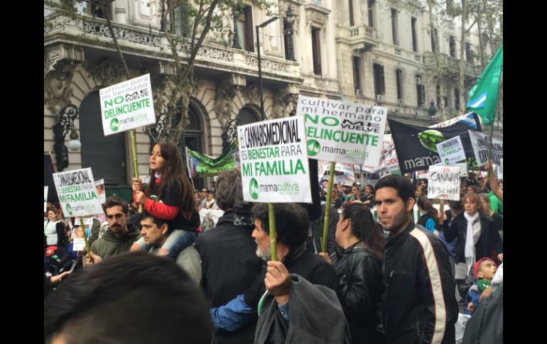 Familias enteras marchaban por las calles de Argentina. NTX / Cortesía