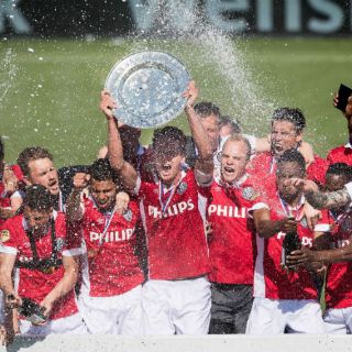 Guardado y Moreno se coronan con el PSV