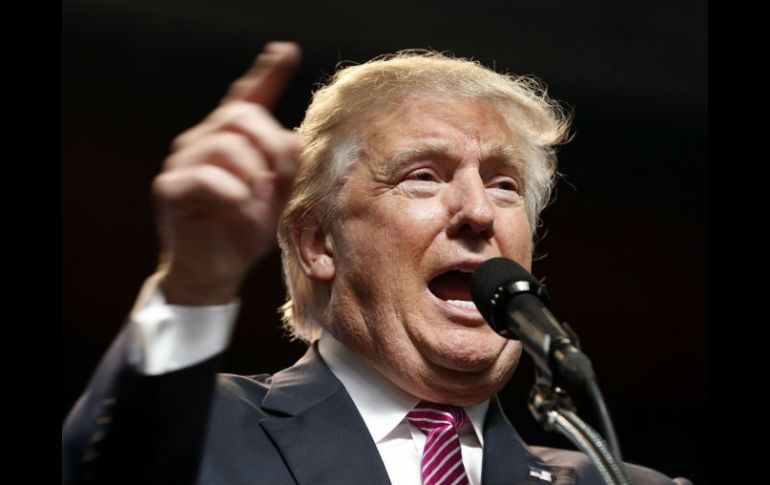 Republicanos critican al magnate por su lenguaje chocante, él dice que están enojados por como los criticó durante la nominación. AP / S. Helber