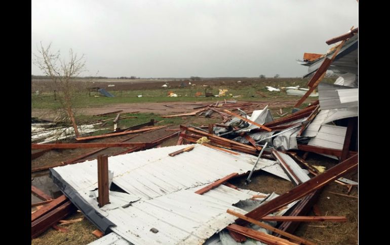 Uno de los tornados dañó una docena de casas rodantes. AP / K. Skovira