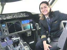 A pesar de sus viajes, Lizette busca darle tiempo de calidad al pequeño Sebastián. ESPECIAL /