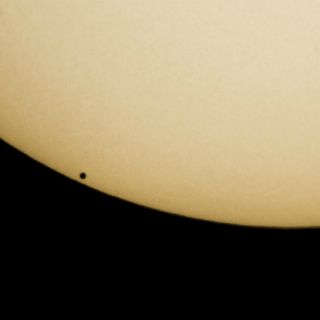 Mercurio realiza su tránsito frente al Sol