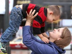 Se trata de una tradición muy arraigada en el país, por eso, algunos celebran con su mamá, esposa o familiar con experiencia maternal. NTX / ARCHIVO