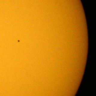 Mercurio completa su primer tránsito delante del Sol