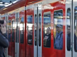 Debido a las investigaciones, el tráfico de trenes fue interrumpido en los alrededores. AP / ARCHIVO