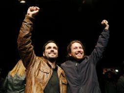 Alberto Garzón, de Izquierda Unida y Pablo Iglesias, de Podemos. Iglesias calificó el momento como una oportunidad histórica. EFE / Ballesteros