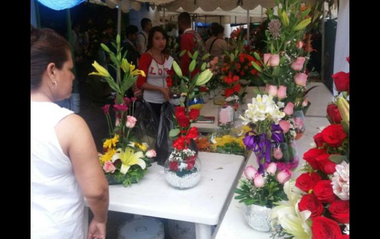 La venta de flores continuará en el Corona hasta la tarde, mencionaron locatarios. EL INFORMADOR / P. Miranda