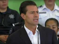 El Mandatario reconoce a las mujeres policías en el marco de los festejos del Día de las Madres. TWITTER / @PresidenciaMX