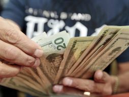 El tipo de cambio para solventar obligaciones denominadas en moneda extranjera es de 18.0205 pesos. EL INFORMADOR / ARCHIVO