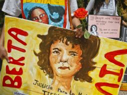 Los manifestantes demandaron además la suspensión inmediata de la ayuda de EU a Honduras. AP / B. Matthews