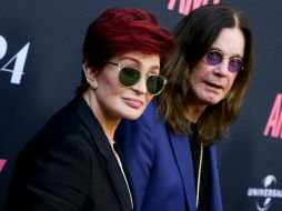 Sharon y Ozzy Osbourne se convirtieron en una de las parejas más emblemáticas del mundo del rock. AP / ARCHIVO