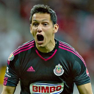 Rodolfo Cota se queda un año más con Chivas