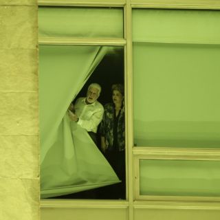 Rousseff se muda del palacio presidencial ante previsible derrota