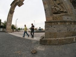 En los Arcos de Zapopan hubo desprendimiento de una parte del material rocoso. EL INFORMADOR / R. Tamayo