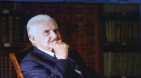 Fuentes fue reconocido por su trayectoria y labor como impulso de la lengua y cultura hispanoamericana. NTX / ARCHIVO