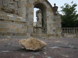 Respecto a lesionados, se contabilizó un adulto mayor al que le cayó un pedazo de cantera en el centro. EL INFORMADOR / R. Tamayo