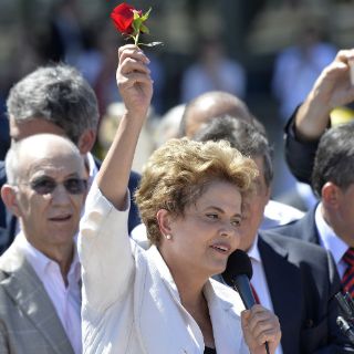 EU 'confía' en instituciones brasileñas pese a salida de Rousseff