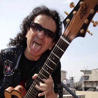 Alex Lora desea grabar a dueto con Juan Gabriel