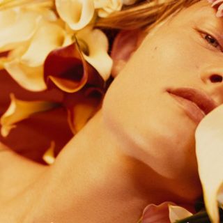 Aviso publicitario de Calvin Klein causa revuelo en EU