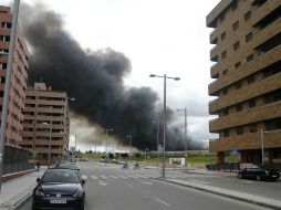 Las autoridades sospechan que el incendio en el vertedero cerca de Madrid comenzó de forma deliberada. AP / P. White