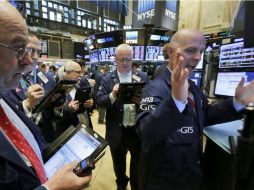 Al cierre de la sesión el dólar ganaba terreno frente al euro, que se cambiaba a 1.1305 dólares. AP / R. Drew