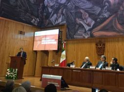 El doctor Juan Ramón de la Fuente resaltó las necesidades que enfrentan las universidades públicas para actualizar planes de estudios. TWITTER / @udg_oficial