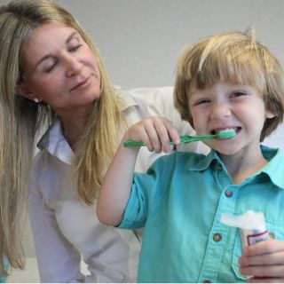 Mayoría de mexicanos posee caries o enfermedades periodontales: experta