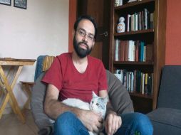 Empleos. Joaquín, igual que muchos colegas, debe dar clases en varias instituciones para completar gastos. EL INFORMADOR / S. Blanco