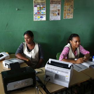 Elecciones en República Dominicana avanzan con dificultades