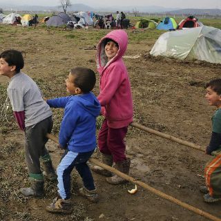 Ministros del G-7 acuerdan prestar educación a refugiados