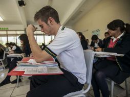 Las personas que estudian y trabajan al mismo tiempo tienen un ''plus'' en el campo laboral, según especialista. AP / ARCHIVO