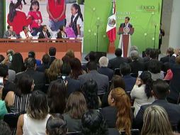 En la ceremonia conmemorativa por el Día del Maestro, Enrique Peña Nieto destaca la relevancia de la evaluación docente. TWITTER / @PresidenciaMX