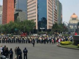 La comisión de la CNTE organiza un mitin al cruce de Reforma y Bucareli con los demás contingentes. SUN / N. Martínez