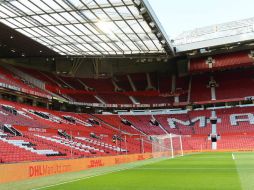 La policía y otros servicios de emergencia logran reprogramar el partido para este martes. EFE / P. Powell