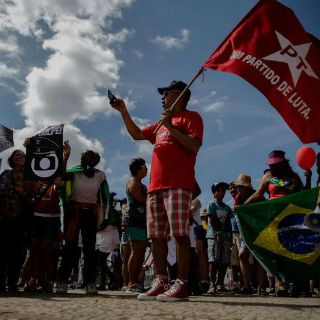 Apenas unos cuantos marchan a favor de Dilma Rousseff