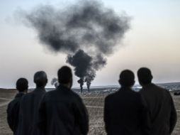 Desde la frontera turca se podían observar las columnas de humo causadas por las explosiones. AFP / ARCHIVO