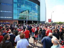 La falsa alarma canceló el partido Manchester United-Bournemouth, obligando a evacuar a más de 75 mil espectadores. AP / ARCHIVO