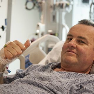 Médicos de Boston logran primer transplante de pene en EU