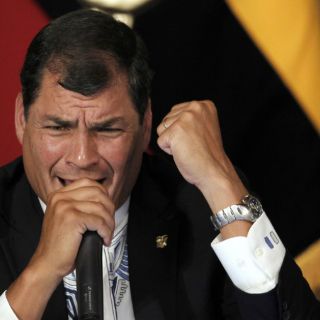 Correa reitera su solidaridad a un mes del terremoto en Ecuador