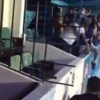 Pelea en final de Segunda División deja heridos y destrozos