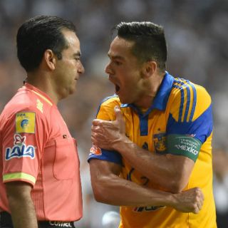 Suspenden dos partidos al 'Tuca' Ferretti