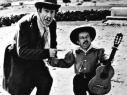 En el cine. Margarito en una de sus películas junto a “Resortes”. TWITTER /