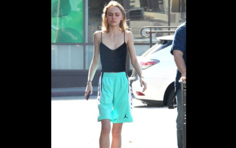 La joven de 16 años salió a hacer algunas compras acompañada por su guardaespaldas. ESPECIAL / radaronline.com