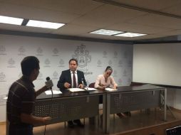 Durante la rueda de prensa, Sergio Otal Lobo se presenta ante los medios como el nuevo coordinador de la fracción. TWITTER / @OtalLoBo