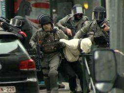 Abdeslam fue detenido el 18 de marzo en su barrio natal de Molenbeek y extraditado a Francia el 27 de abril. AP / ARCHIVO